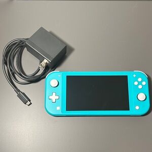 Nintendo Switch Lite + Case + Charger